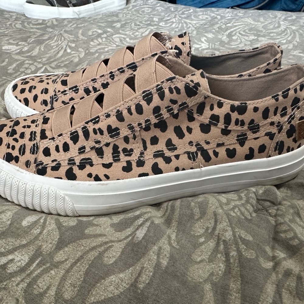 Women’s BLOWFISH Slip Ons Size 8 - Picture 3 of 7